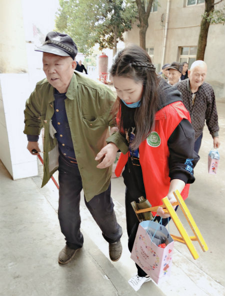 帮扶老人.jpg