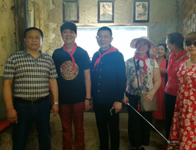 红色教育基地留影+.jpg