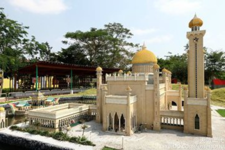 24、这座带有清真寺风格的乐高乐园.jpg